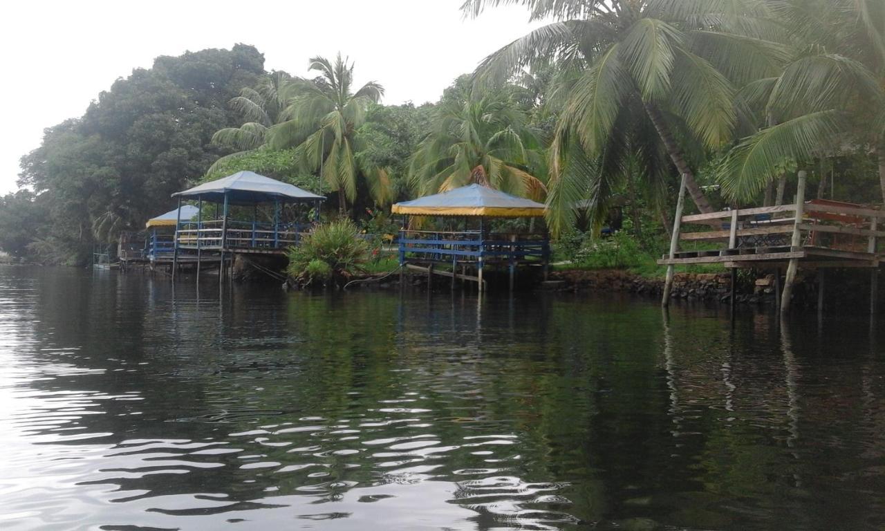 Aylos Bay Akosombo Exterior photo